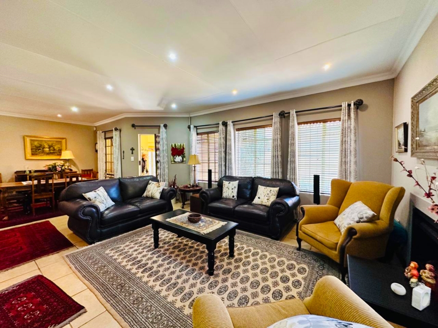 3 Bedroom Property for Sale in Kannoniers Park North West